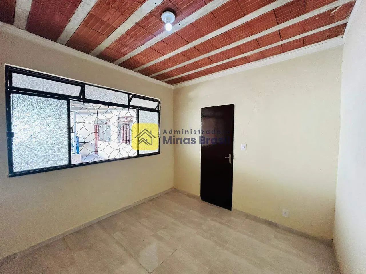 Excelente casa reformada com 02 quartos - Foto 2
