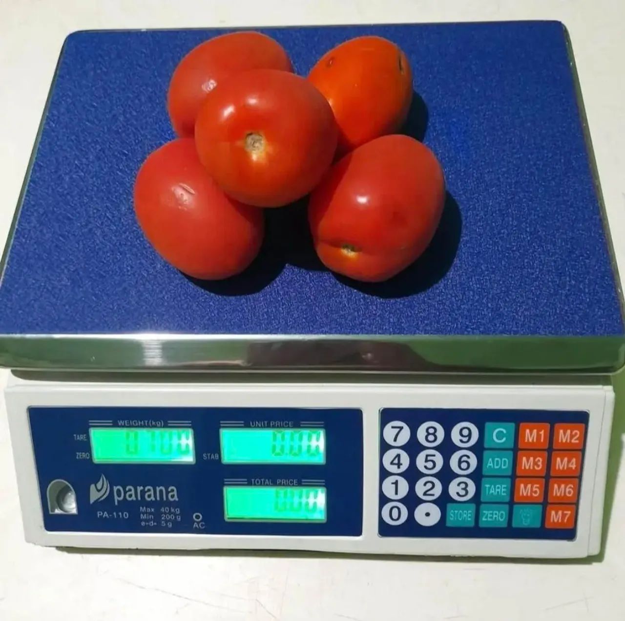 Balança digital eletrônica nova na caixa com 