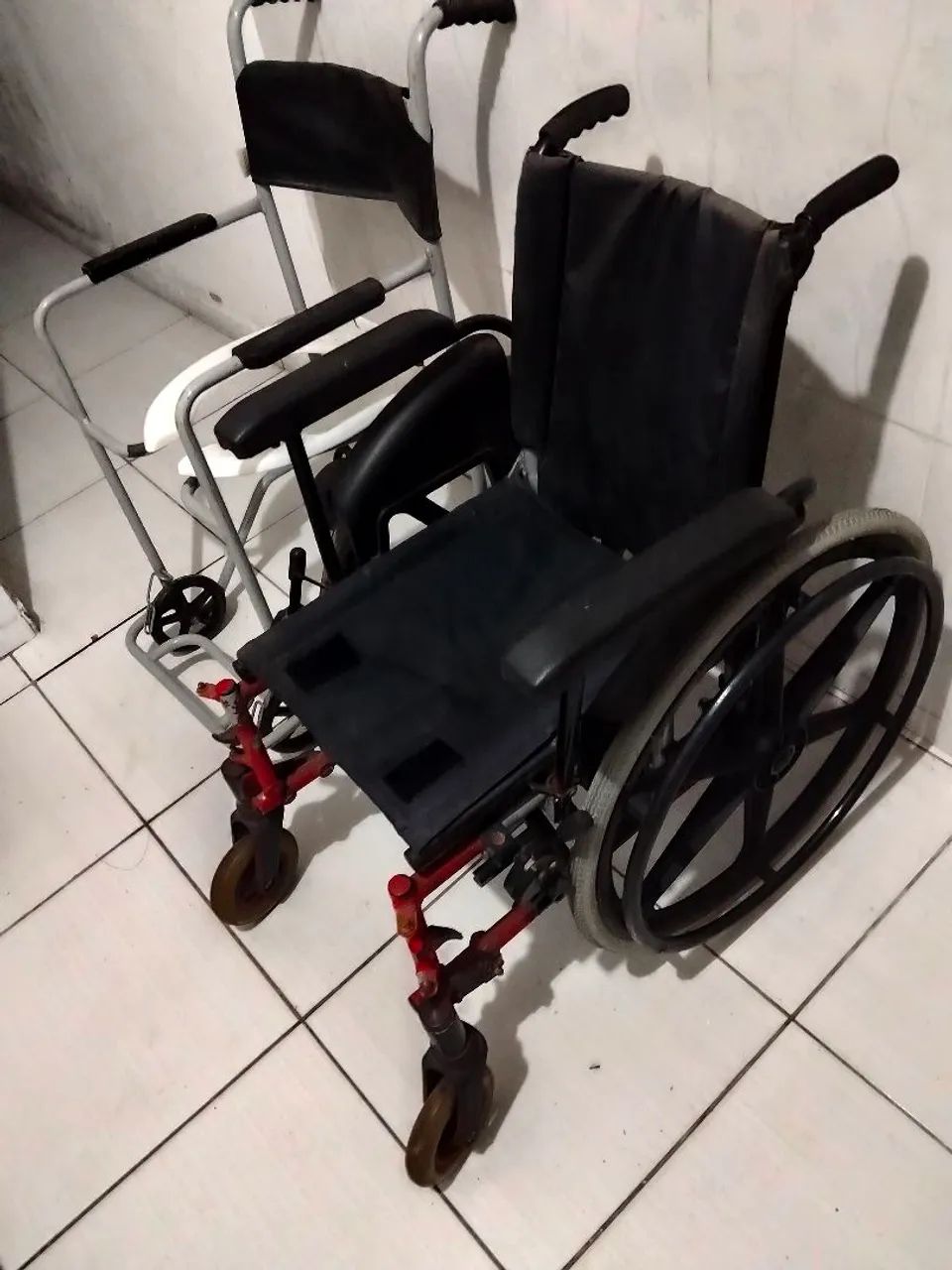 Cadeira de rodas e de banho  - Foto 3