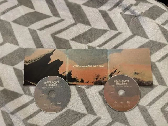 Badlands Decade Edition Anthology - CD Duplo Lacrado (HALSEY) - Foto 3