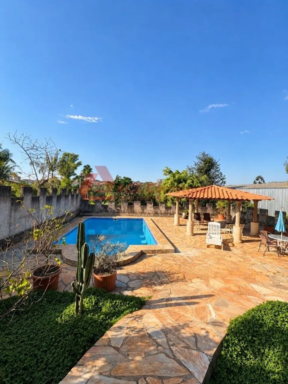 Casa Estilo Castelo com 5 Dormitórios, Piscina e Mirante - Foto 2