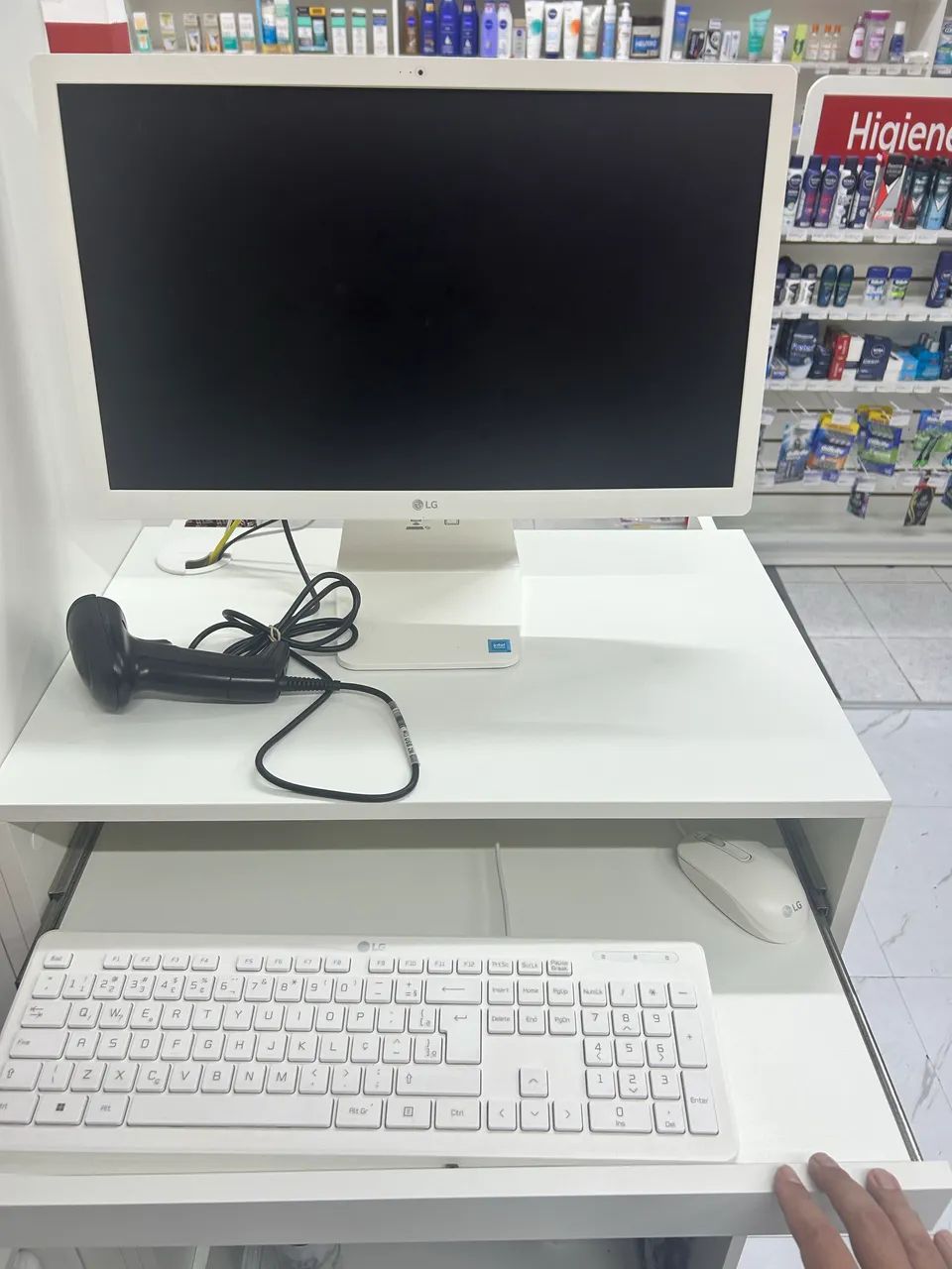 PC LG All In One Intel Celeron 8GB RAM HD 120GB