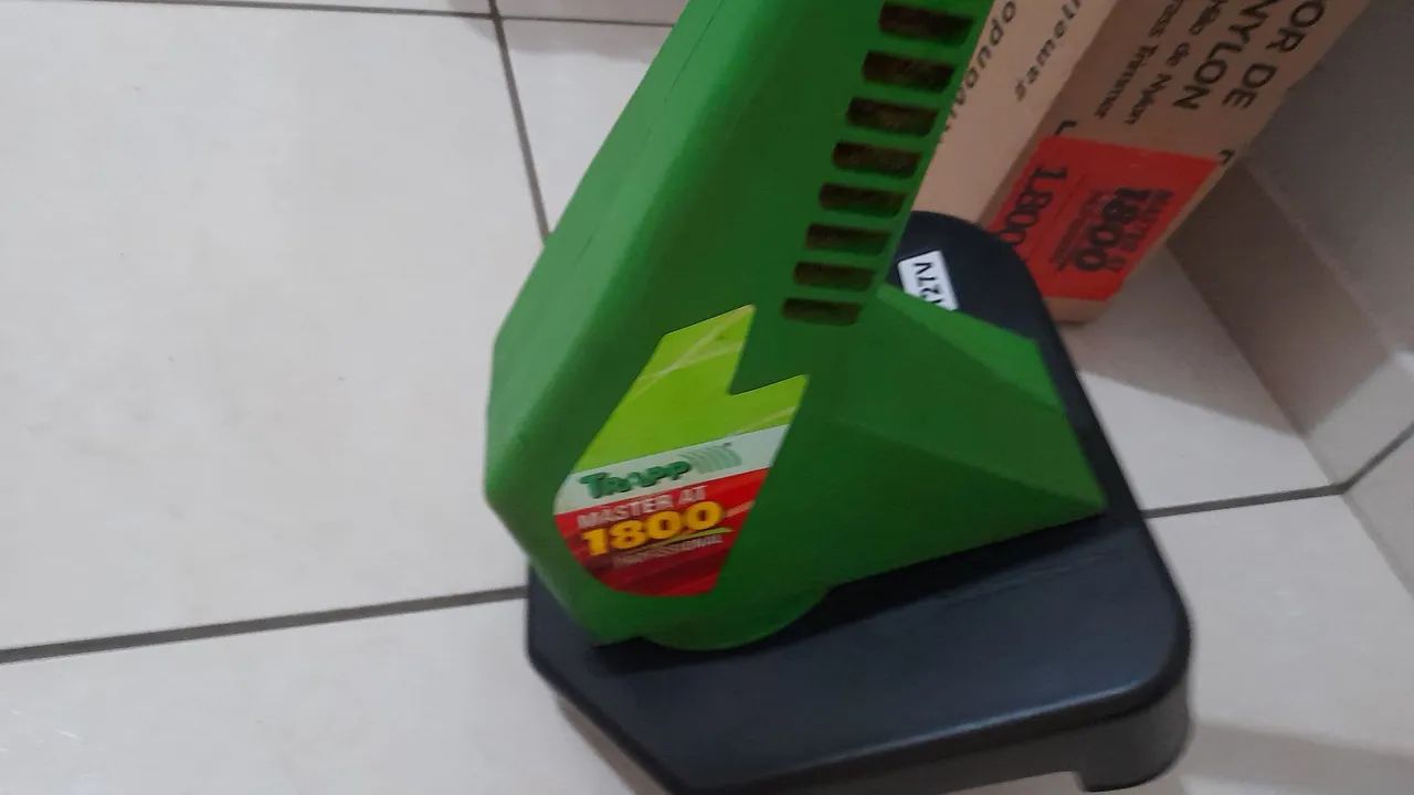 VENDO ROÇADEIRA ELÉTRICA TRAPP 1800W 127V POR 250 - Foto 2