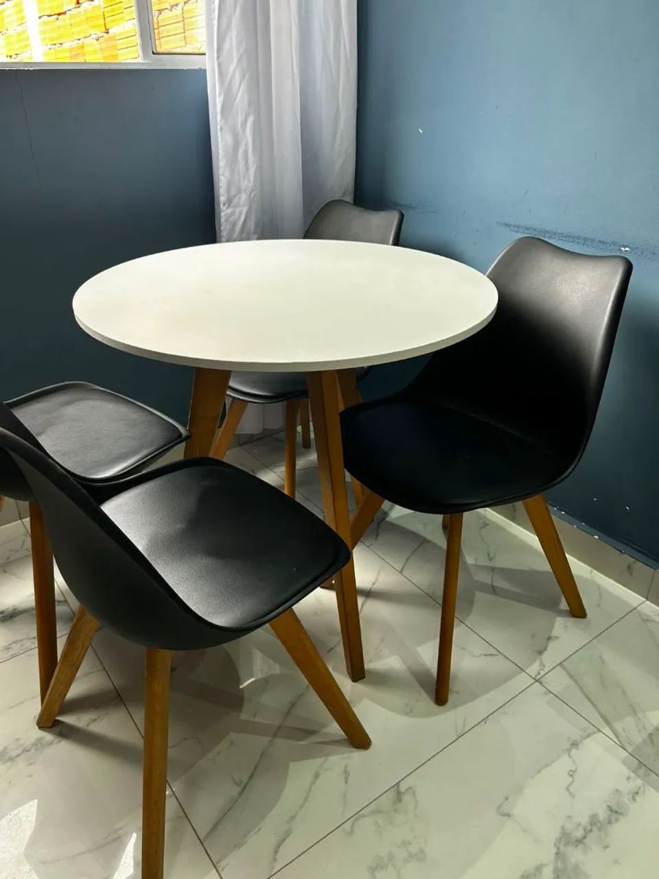 Mesa e cadeiras  - Foto 2
