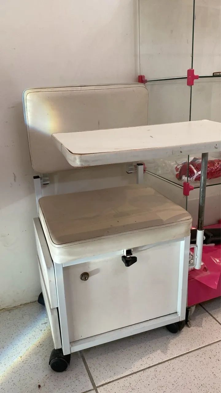 Carrinho de manicure 