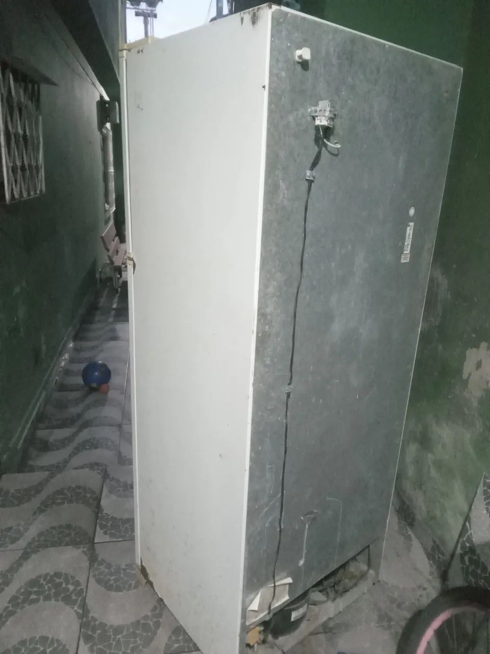 Vendo Geladeira eletrolux com defeito - Foto 2