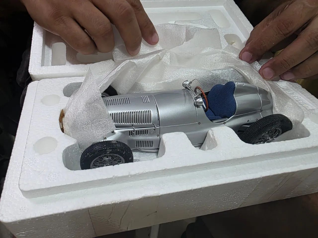 MINIATURAS DA NOBRE MARCA CMC NA ESCALA 1/18   - Foto 4