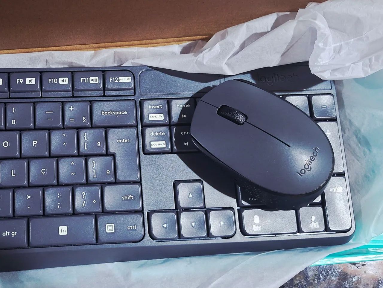 Logitech MK-235 - Teclado ABNT2 + Mouse sem fio