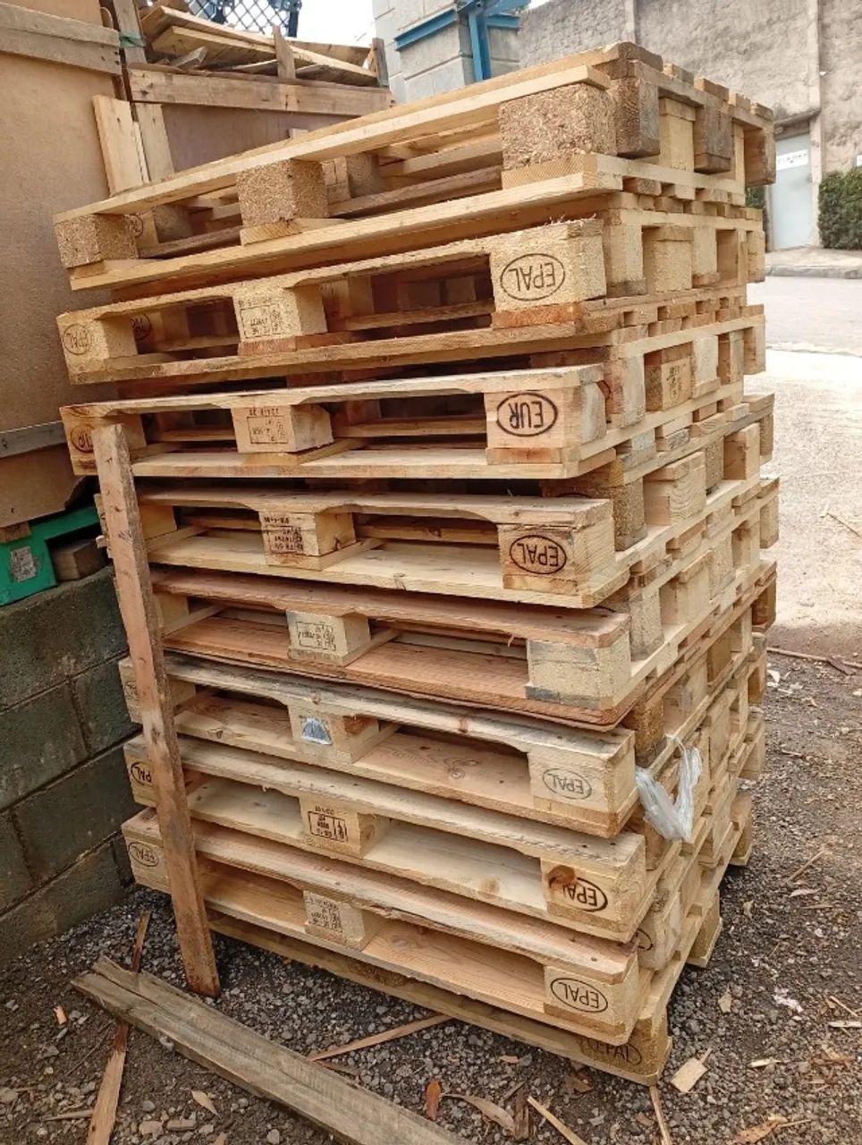 Compra e venda de pallets, caixas GLT, gaiolas e porta pallets - Foto 2