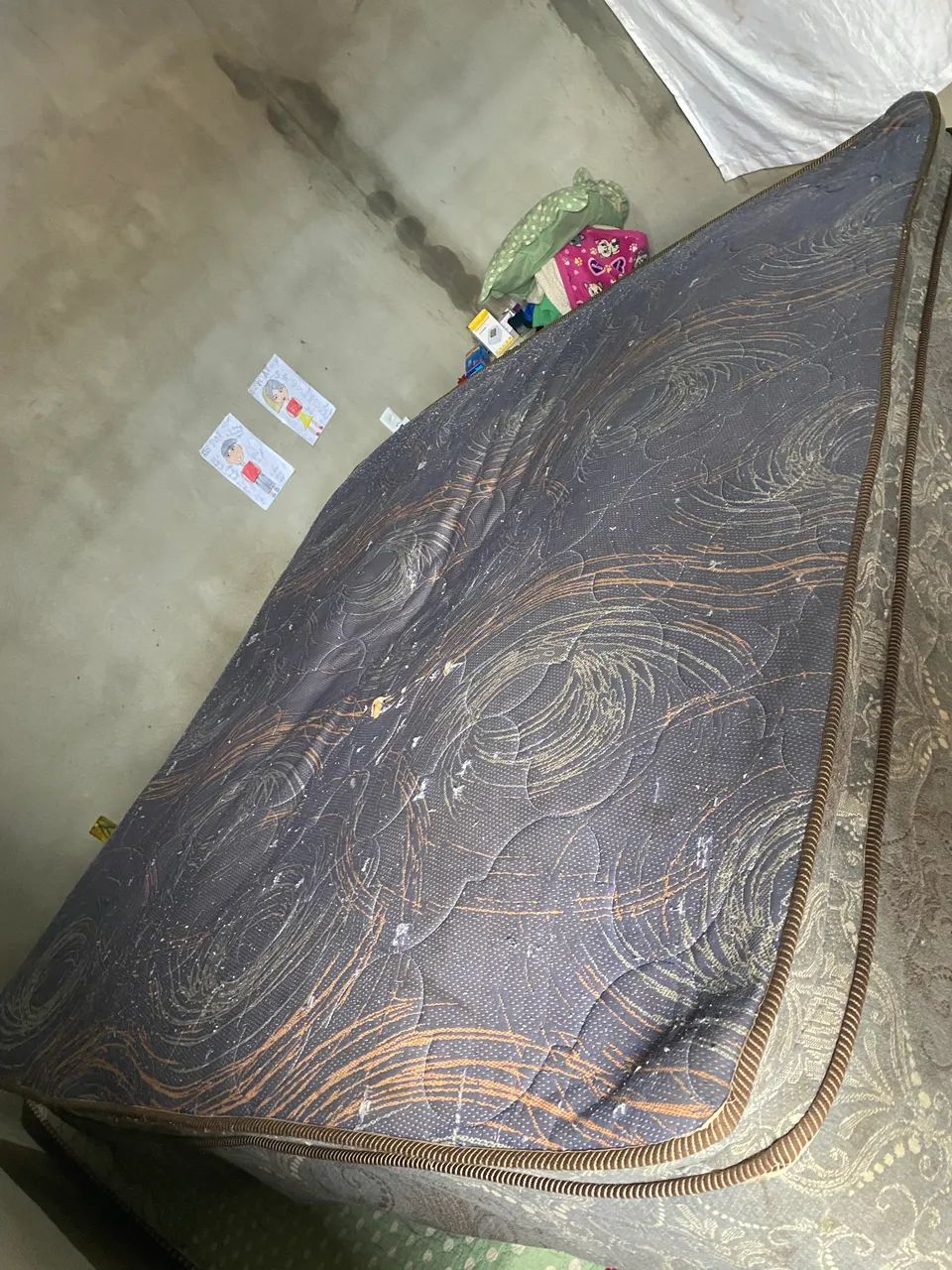 Vendo cama pra quem quiser arrumar super king  - Foto 3