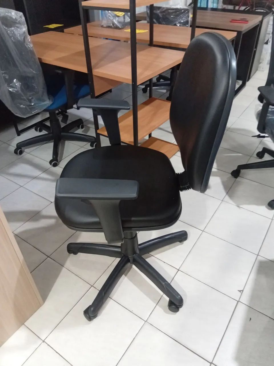 Cadeira diretor em courrissimo  - Foto 2