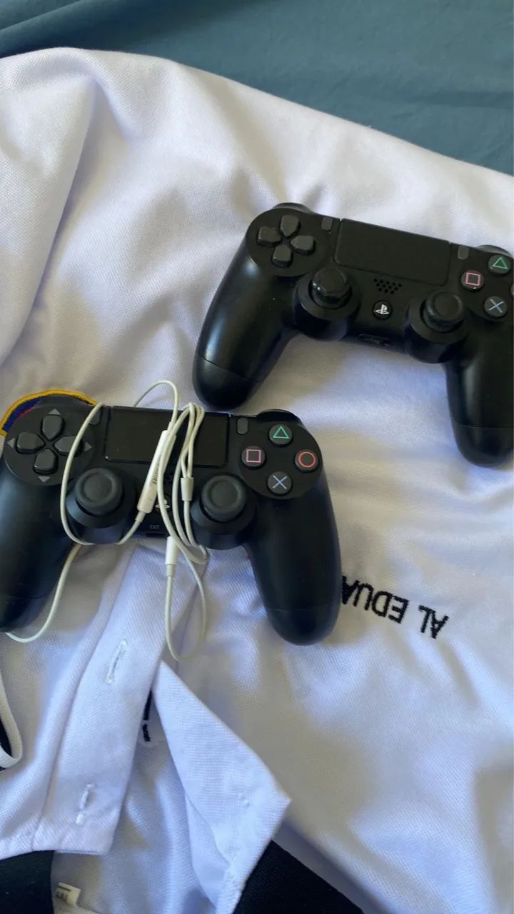 Vendo ps4 1TB - Foto 2