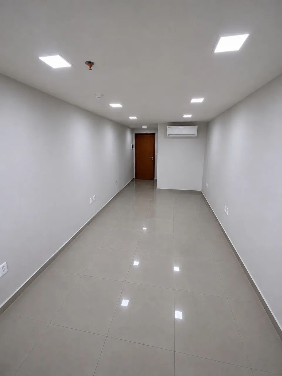 Sala Comercial 24m² no Shopping Moxuara | Vaga de Garagem