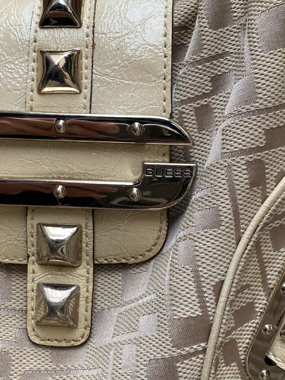 Bolsa Guess Original Seminova - Estilo vintage - Foto 4
