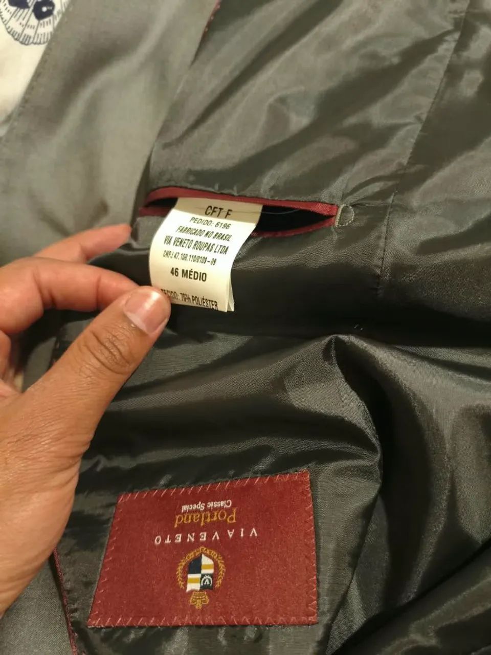 Vendo dois terno cinza e preto tamanho 46medio