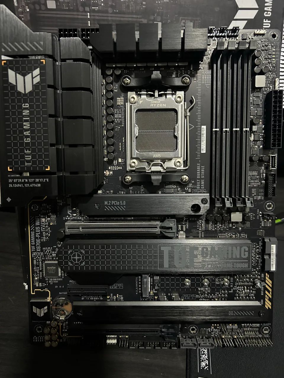 Placa mãe asus tuf x670e plus wifi - Foto 4