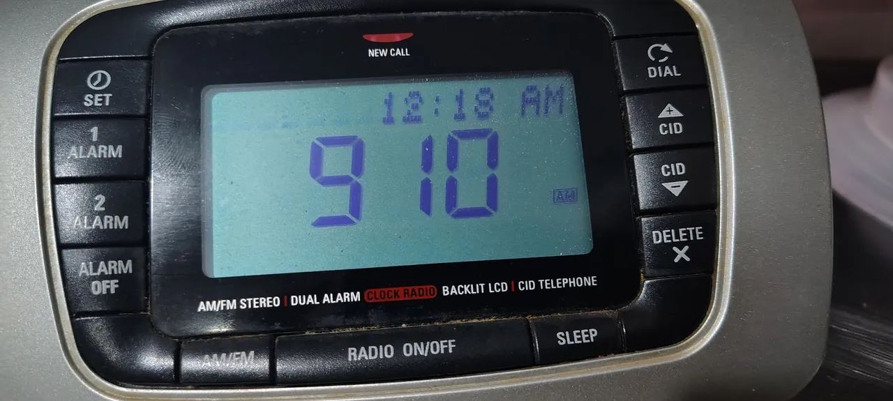 rádio relógio com telefone am FM despertado funcionando perfeitamente  - Foto 2