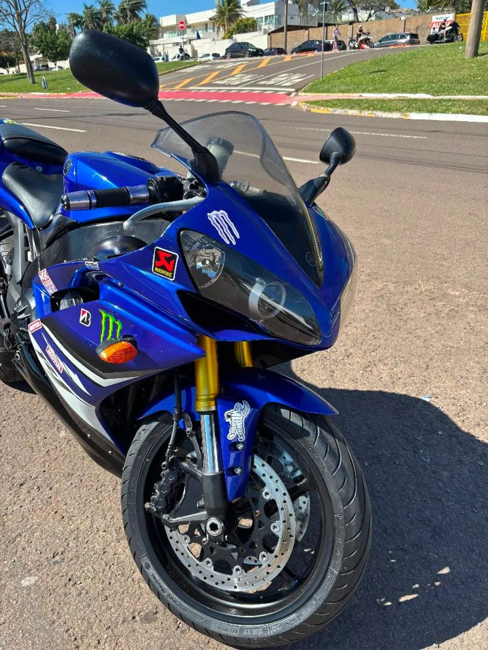 R100