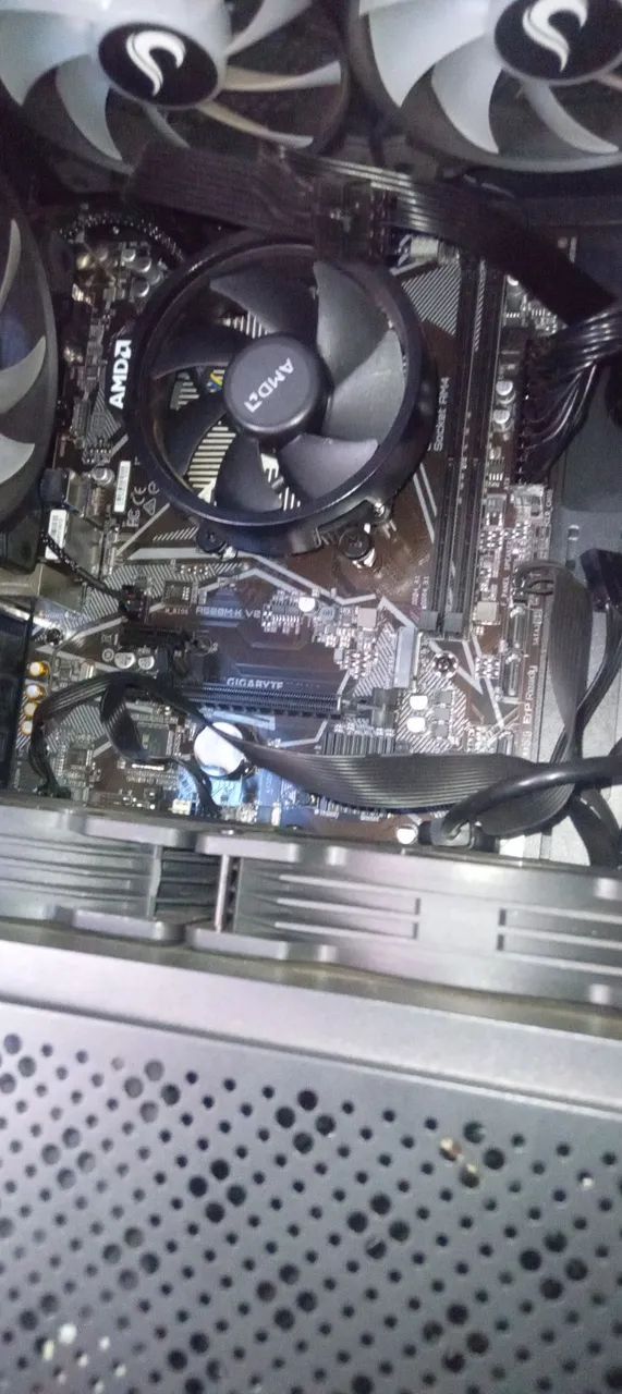 Kit Upgrade: Processador Ryzen 5 5600GT + Placa-mãe Gigabyte A520M K V2 - Foto 3