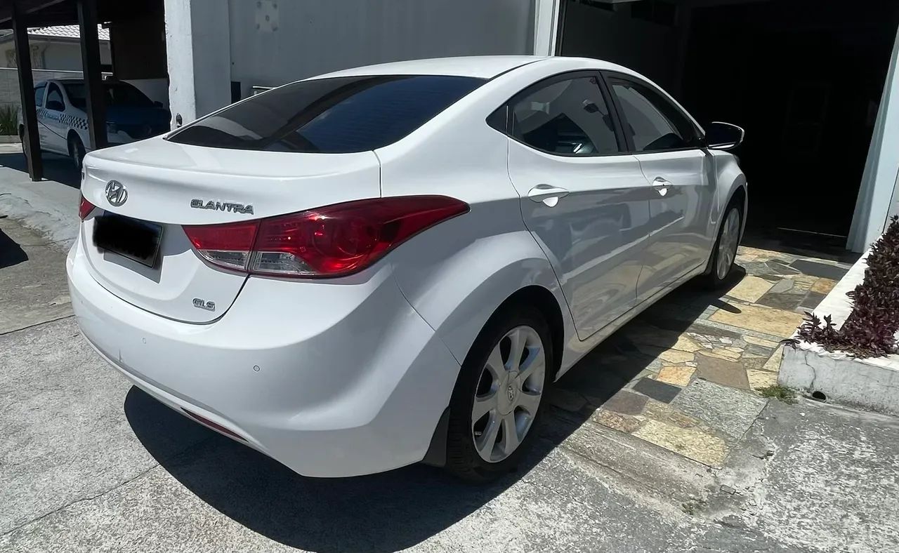 Hyundai Elantra GLS 1.8 16V 2013