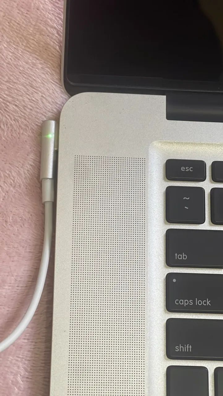 MACBOOK PRO PRA QUEM QUE ARRUMAR OU PARA PEÇA  - Foto 4