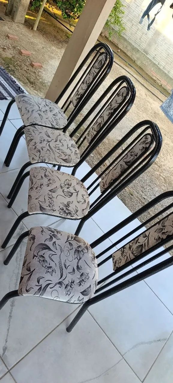 Mesa tampo de vidro 4 cadeira de ferro - Foto 4