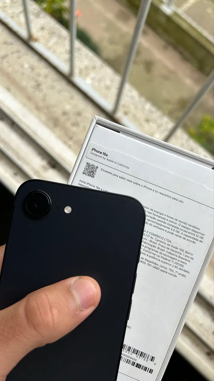 iPhone 16e