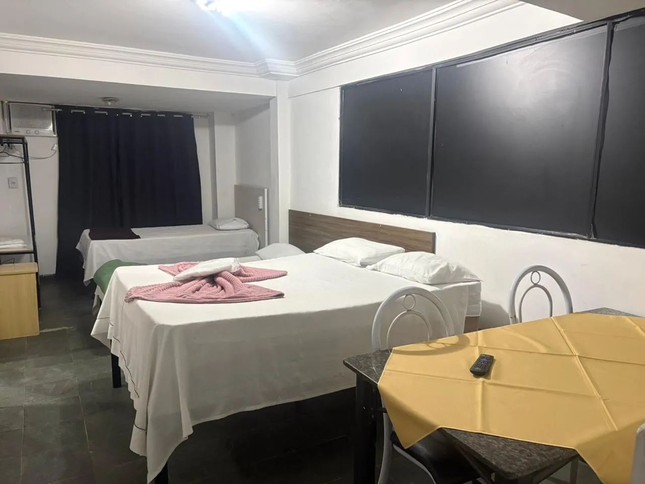 Aluga-se quarto - Suíte/ Alojamento 