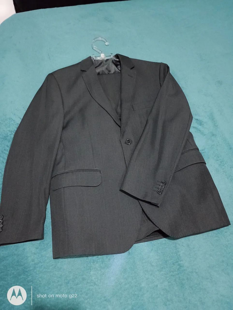 Vende -se um terno semi novo ! 