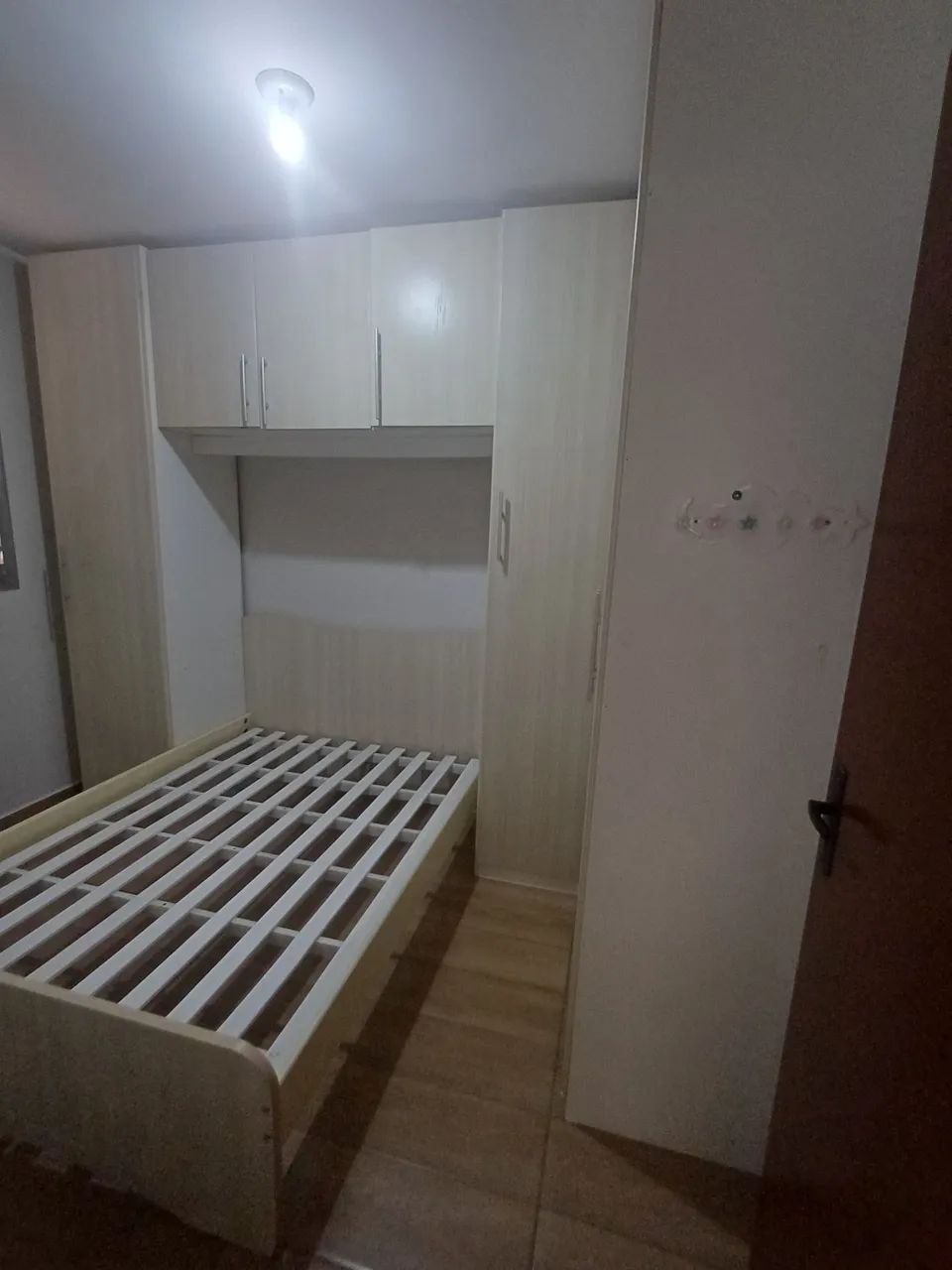 Guarda roupa com cama - Foto 4