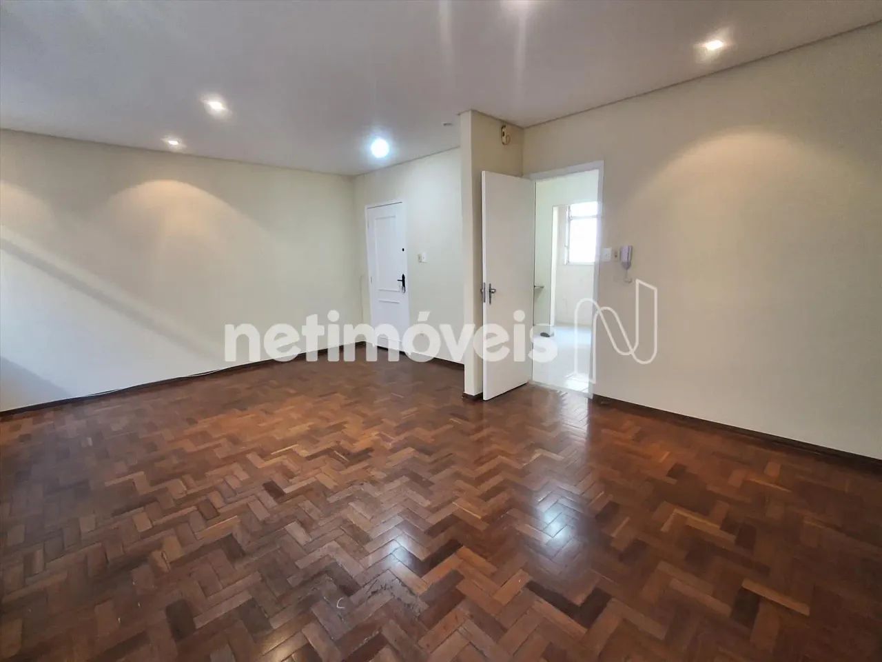 Apartamento no Coração Eucarístico, com 100 m²; de área, 3 quartos, 1 suíte, 3 banheiros e - Foto 4