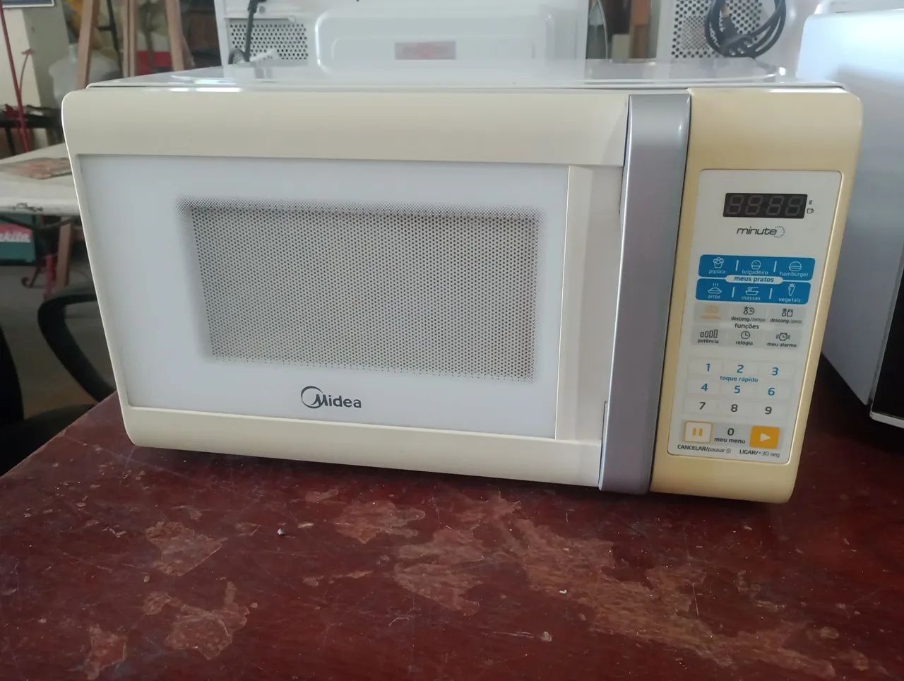 Microondas Midea 20 lts 
