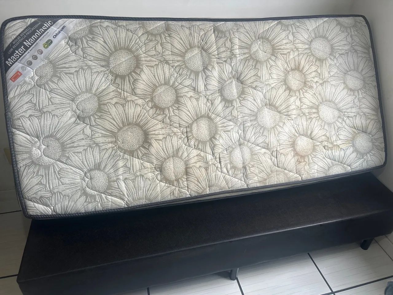 Cama de solteiro usada