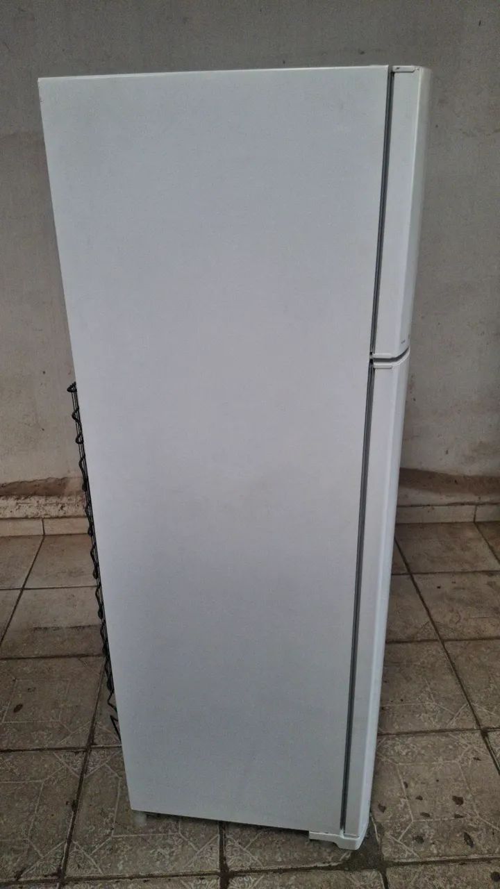 GELADEIRA ELECTROLUX DUPLEX DGELO SEMI-NOVA  - Foto 2