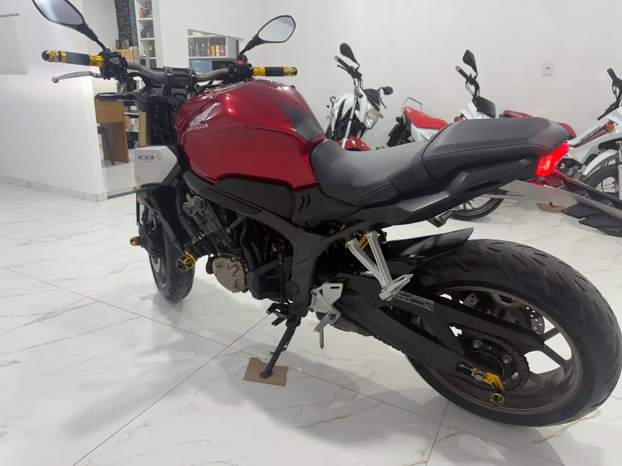 CB 650R ano 2022 EXTRA! - Foto 3