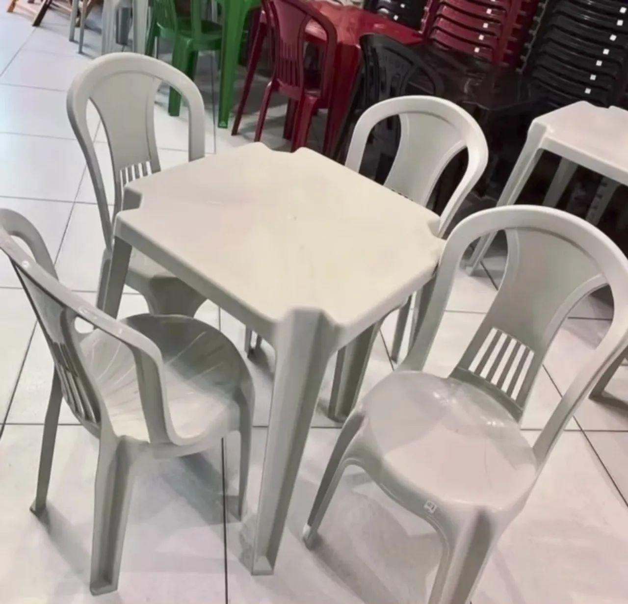 Conjuntos de mesas e cadeiras Top Mil - Oferta!