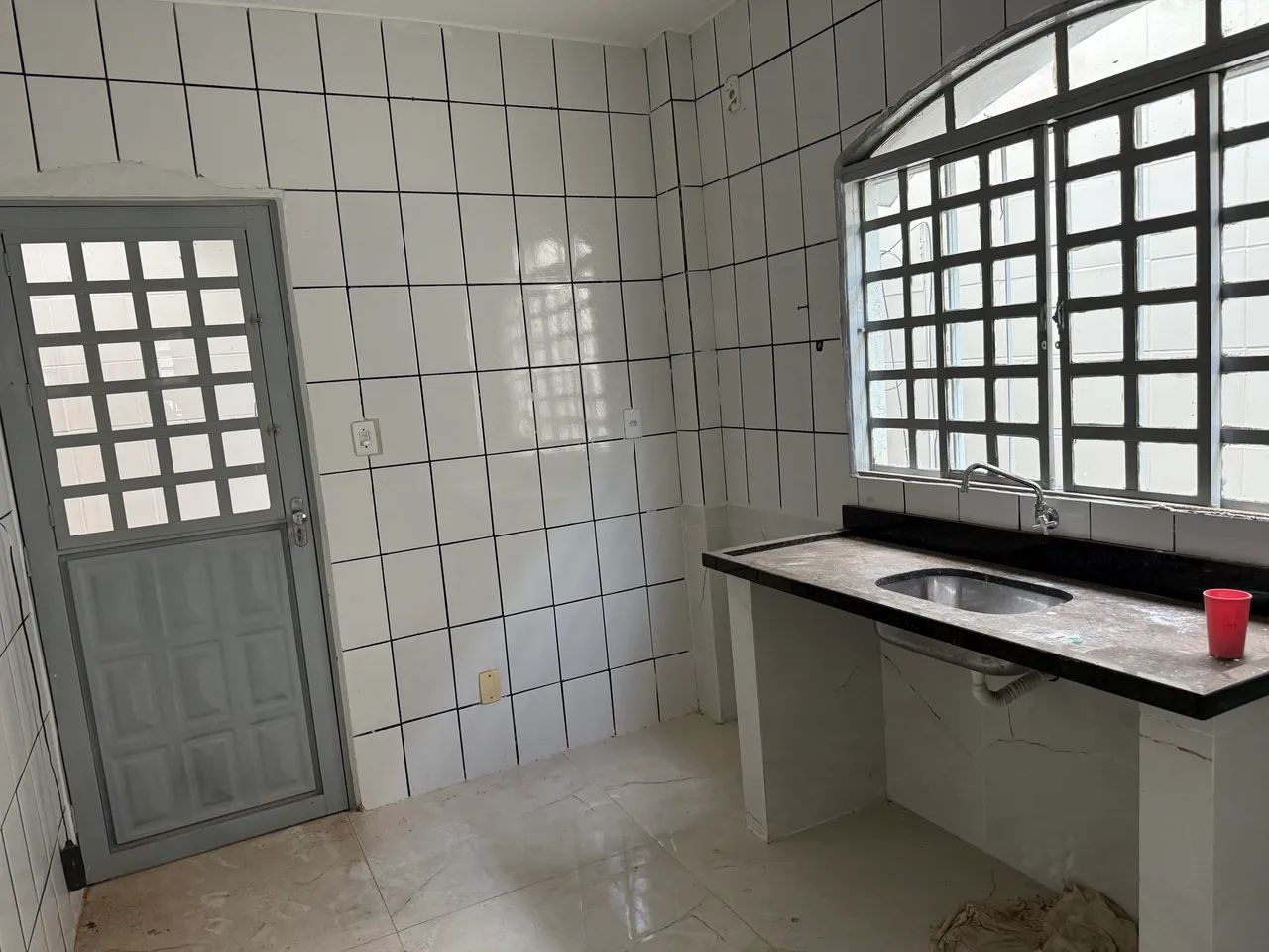 Alugo casa de fundos  - Foto 3