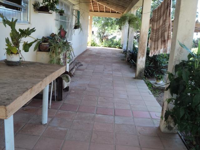 Terreno de 4.352,60 m² com uma casa de 02 quartos com dependência - Foto 3