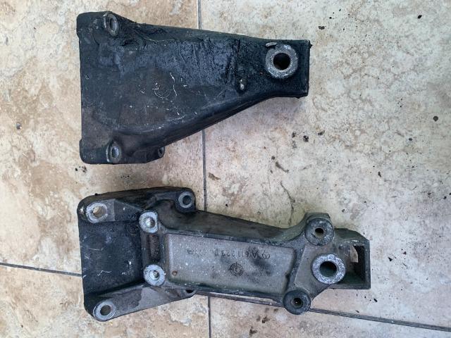 Suporte do coxin da mercedes sprinter cdi 311ou313 original cada 80 reais