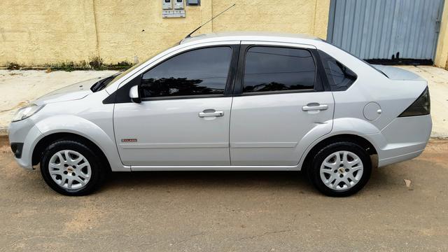 Ford Fiesta Sedan 1.6 2012/12 Prata Completo