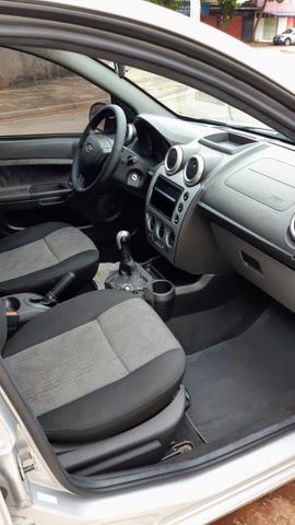 Ford Fiesta Sedan 1.6 2012/12 Prata Completo - Foto 9