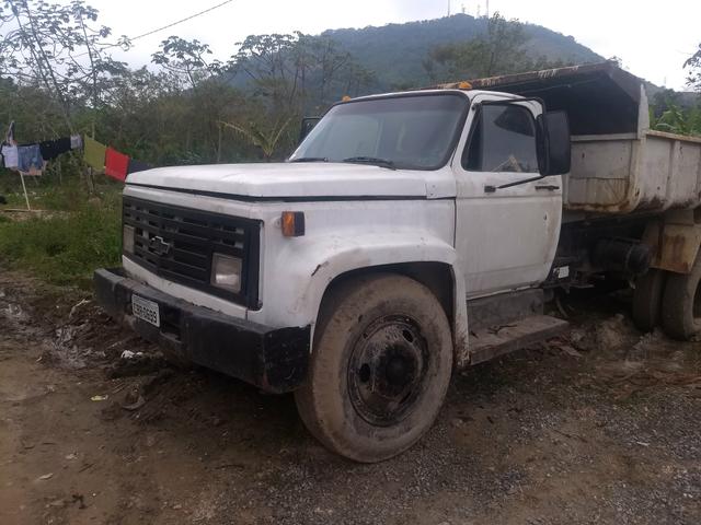 Vende esse caminhão basculante