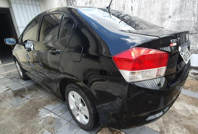 Honda City - Quatro pneus novos. Todo revisado