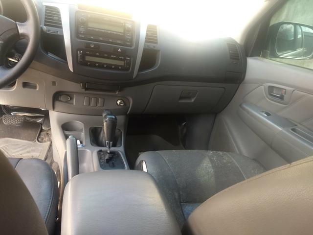 Toyota Hilux vendo e troca em carro de menor valor carro comprador zero único dono - Foto 2