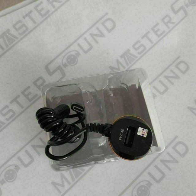 Kit carregador veícular. Com uma entrada usb. Cabo fixo. Com entrada tipo C. Novo.