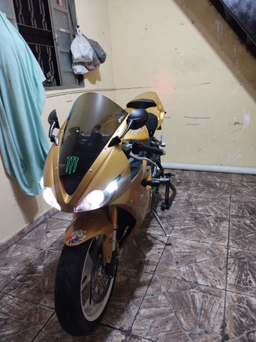 TRIUMPH DAYTONA 675 MUITO CONSERVADA