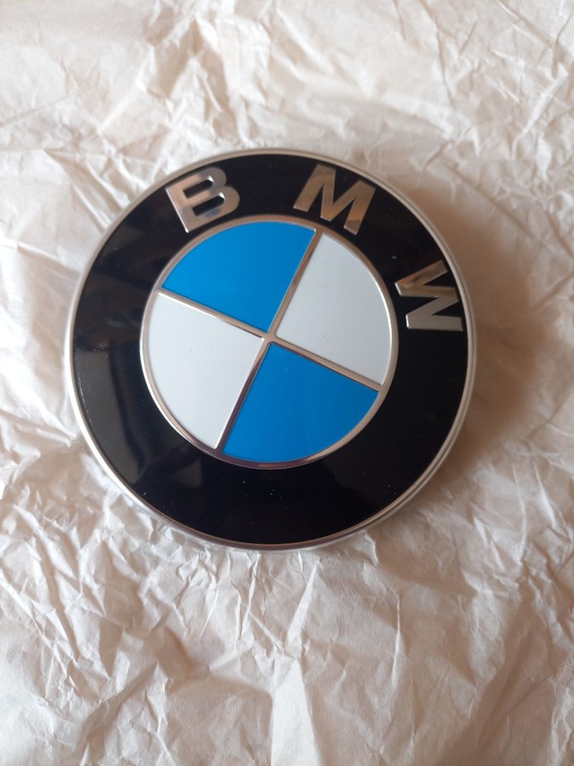 Emblema BMW X1 16/19 tampa traseira