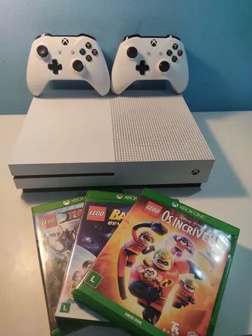 Xbox One S 1tb + 2 Jogos  Console de Videogame Xbox One