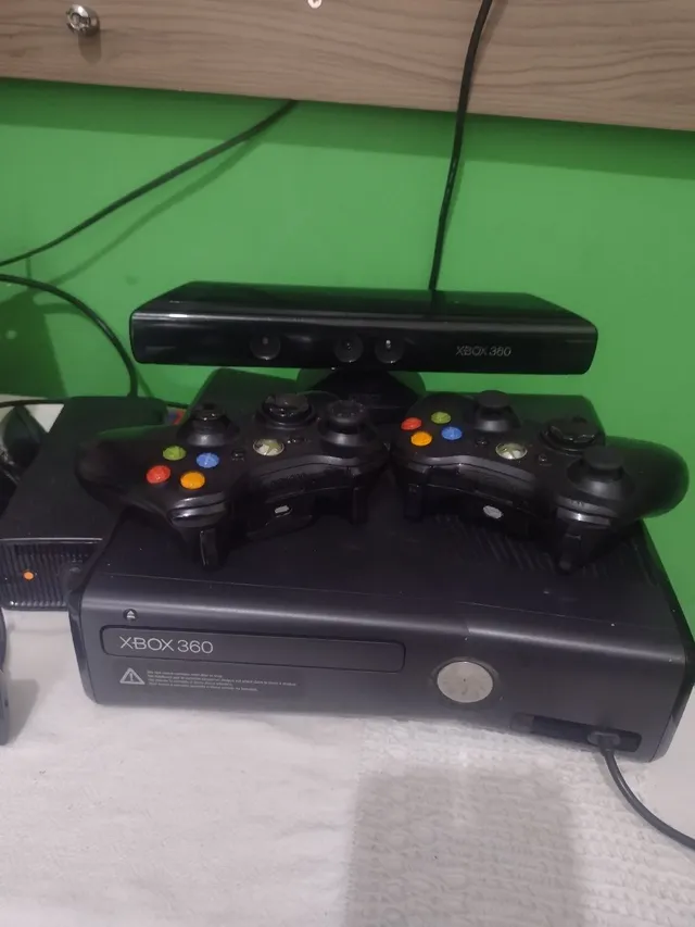 Xbox 360 rgh + 20 jogos + 1 controle em Promoção na Americanas