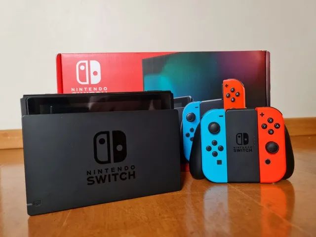 Nintendo Switch V1 DESBLOQUEÁVEL - Azul Neon / Vermelho Neon